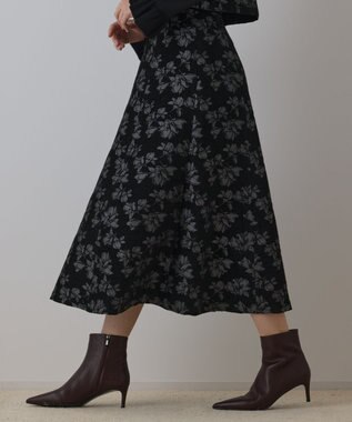 GRACE CONTINENTAL ラメフラワージャガードフレアスカート ブラック