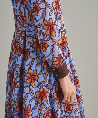 GRACE CONTINENTAL レース刺繍タックワンピース ブルー