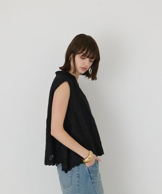GRACE CONTINENTAL 刺繍スキッパートップ ブラック