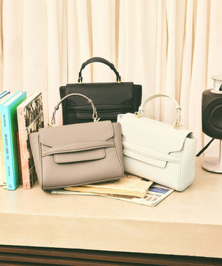 GRACE CONTINENTAL フラップショルダーバッグ ベージュ