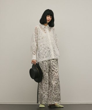 GRACE CONTINENTAL モノトーンフラワープリントパンツ キナリ