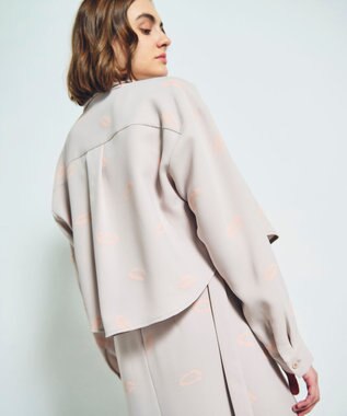 GRACE CONTINENTAL リップモチーフショートシャツ ベージュ