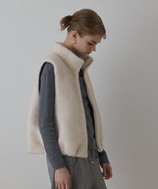 GRACE CONTINENTAL フェイクミンクベスト キナリ