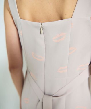 GRACE CONTINENTAL リップモチーフドレス ベージュ