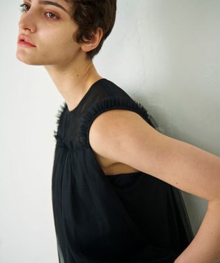 GRACE CONTINENTAL チュールノースリーブ トップ ブラック