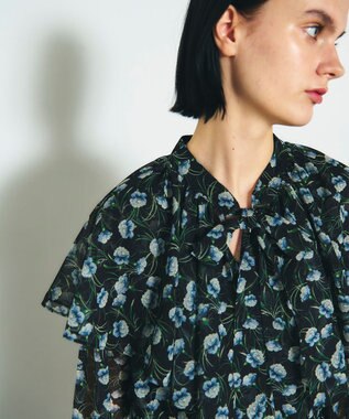 GRACE CONTINENTAL スモールフラワーケープトップ ブラック