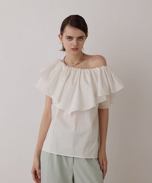 GRACE CONTINENTAL フリルオフショルトップ キナリ