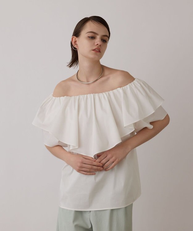 GRACE CONTINENTAL フリルオフショルトップ キナリ