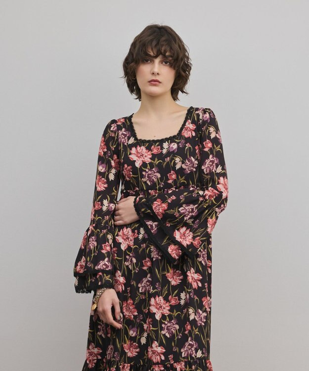 GRACE CONTINENTAL ボタニカルプリントティアードワンピース ブラック