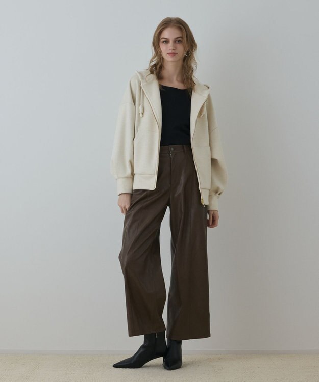 GRACE CONTINENTAL カーブフェイクレザーパンツ ブラウン