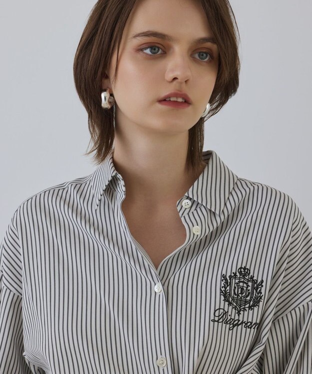 GRACE CONTINENTAL エンブレム刺繍シャツ ブラック