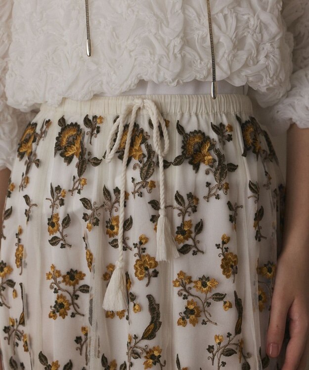 GRACE CONTINENTAL サラサ刺繍チュールスカート ホワイト