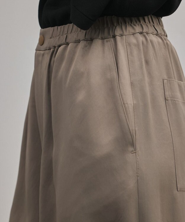 GRACE CONTINENTAL マットサテンバレルパンツ カーキ