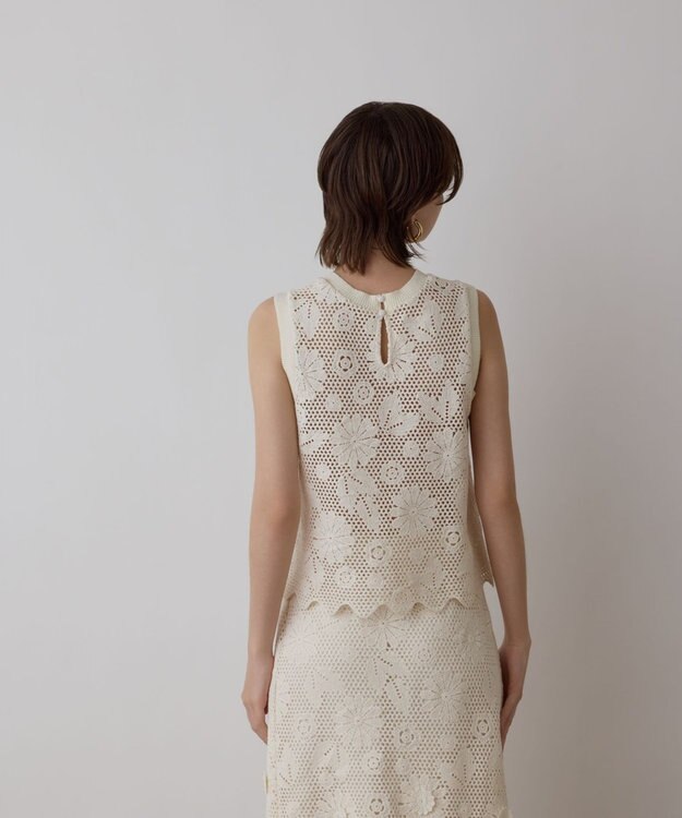 GRACE CONTINENTAL クロシュ刺繍トップ ホワイト