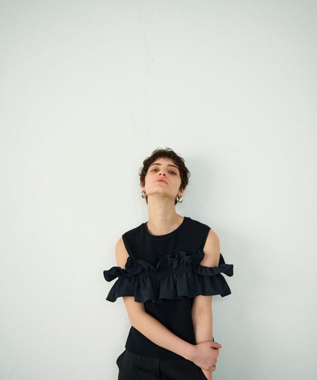 GRACE CONTINENTAL フリルリブカットトップ ブラック