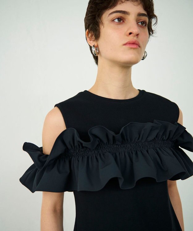 GRACE CONTINENTAL フリルリブカットトップ ブラック