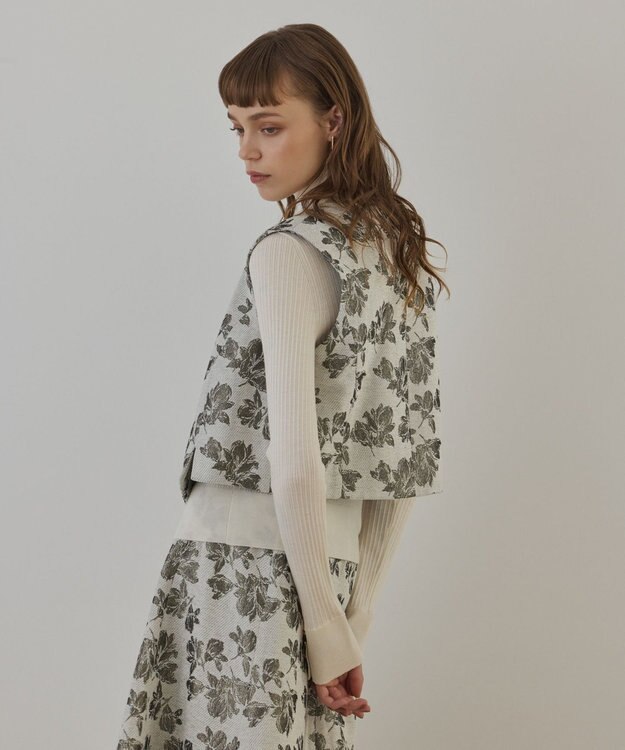 GRACE CONTINENTAL ラメフラワージャガードベスト キナリ