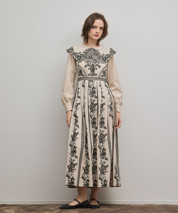 GRACE CONTINENTAL パターン刺繍ワンピース ベージュ