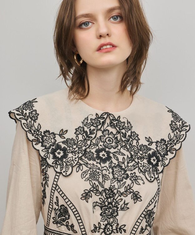 GRACE CONTINENTAL パターン刺繍ワンピース ベージュ