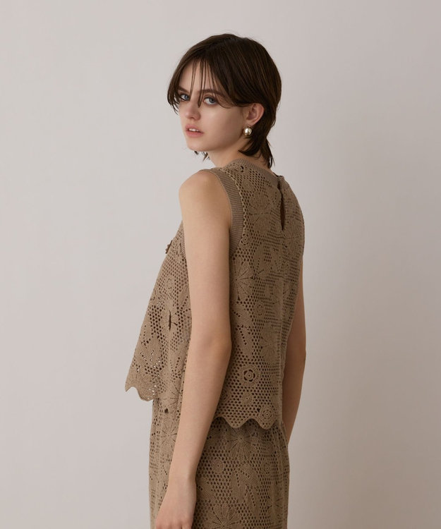 GRACE CONTINENTAL クロシュ刺繍トップ ベージュ