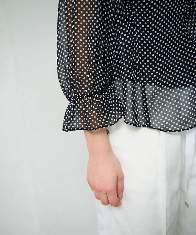 GRACE CONTINENTAL ドットラッフルブラウス ブラック