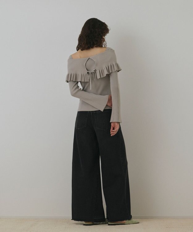 GRACE CONTINENTAL オフショルフリルニットトップ グレー