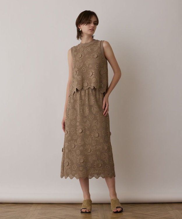 GRACE CONTINENTAL クロシュ刺繍トップ ベージュ