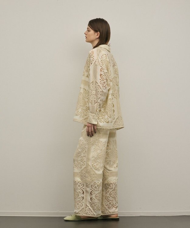 GRACE CONTINENTAL パネル刺繍シャツ キナリ