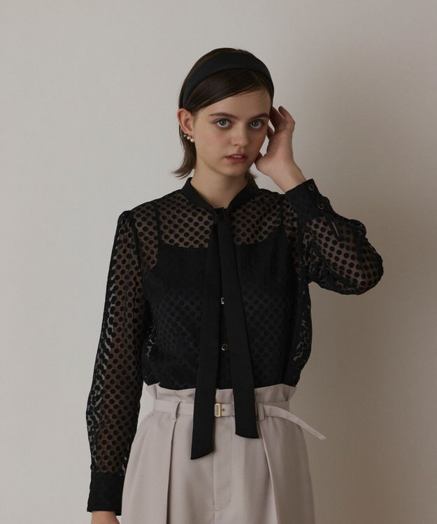 GRACE CONTINENTAL ドットオパールタイ付ブラウス ブラック