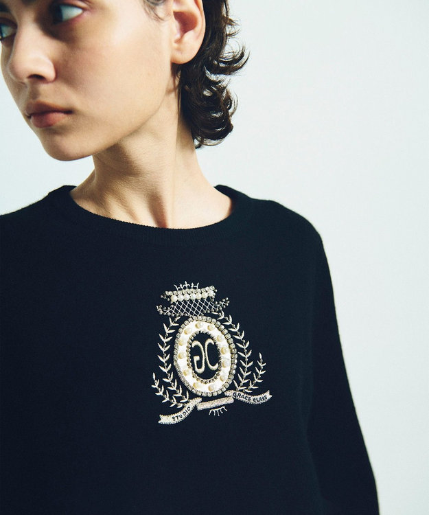 GRACE CONTINENTAL エンブレム刺繍ニットトップ ブラック