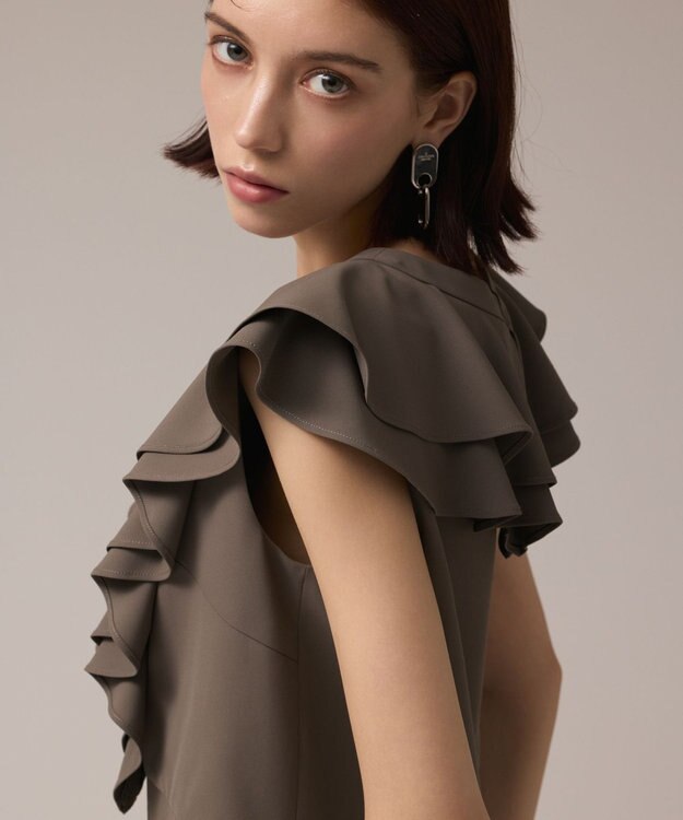 GRACE CONTINENTAL フリルサロペット カーキ