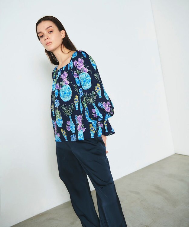 GRACE CONTINENTAL フラワーベースプリントトップ ネイビー