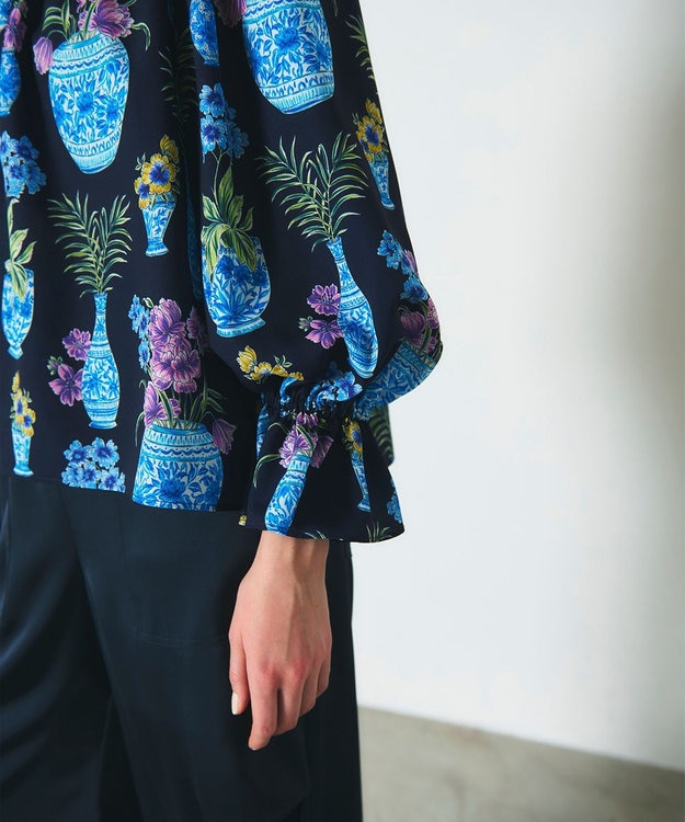 GRACE CONTINENTAL フラワーベースプリントトップ ネイビー