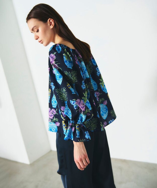 GRACE CONTINENTAL フラワーベースプリントトップ ネイビー