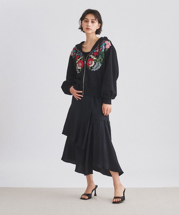 【美品‼️】グレースコンチネンタル 刺繍ショートパーカー　ホワイト 刺繍ショートパーカー / GRACE CONTINENTAL | GRACE CONTINENTAL