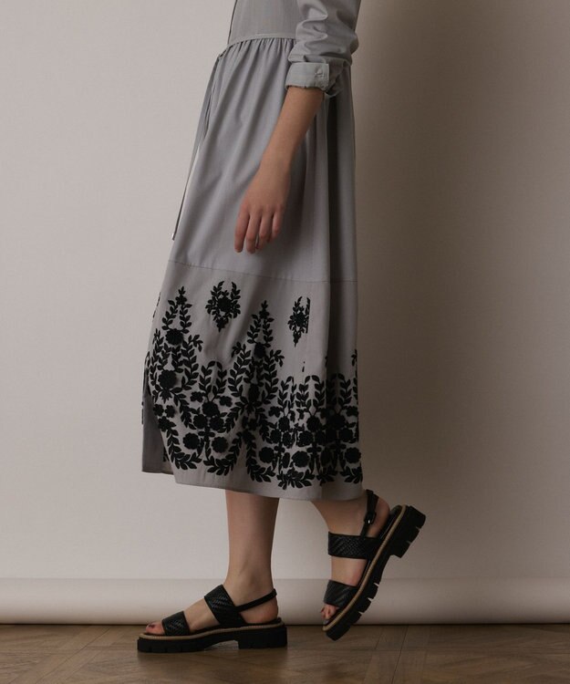 GRACE CONTINENTAL ストライプ刺繍ワンピース ブラック