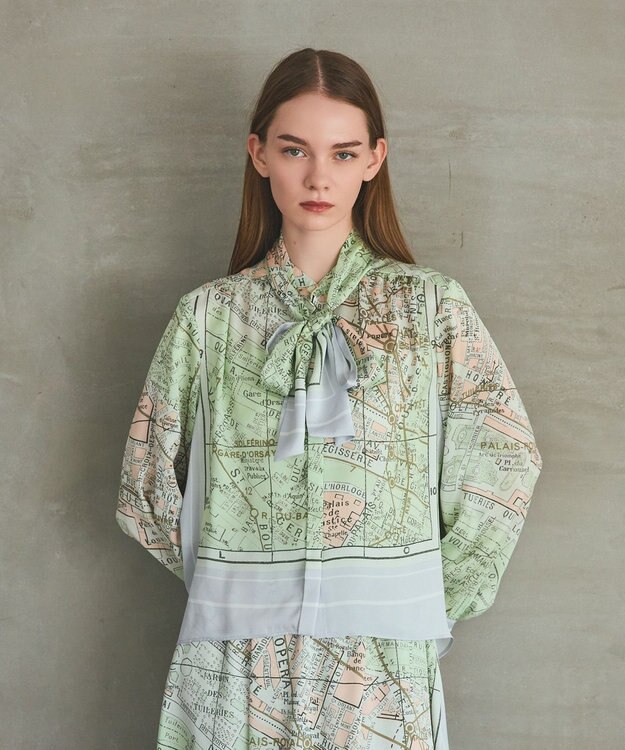 GRACE CONTINENTAL パリスカーフプリントブラウス グレー