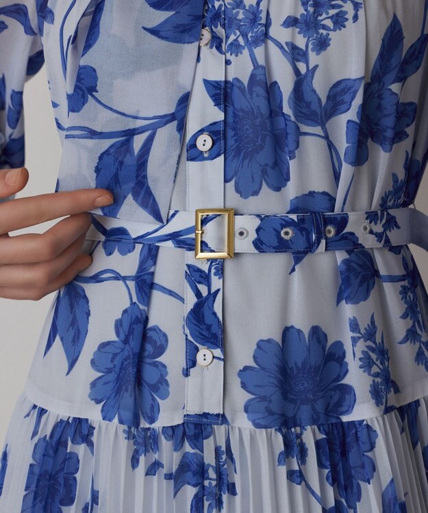 GRACE CONTINENTAL フラワープリントプリーツワンピース サックス