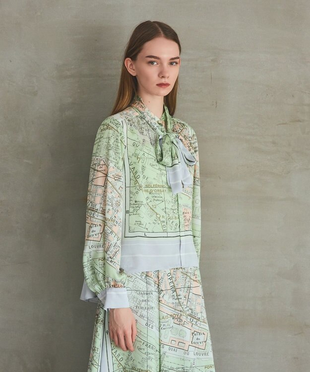 GRACE CONTINENTAL パリスカーフプリントブラウス グレー