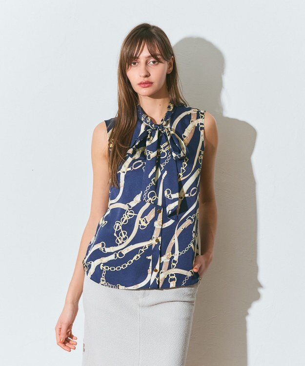 GRACE CONTINENTAL チェーンプリントボウタイブラウス ネイビー