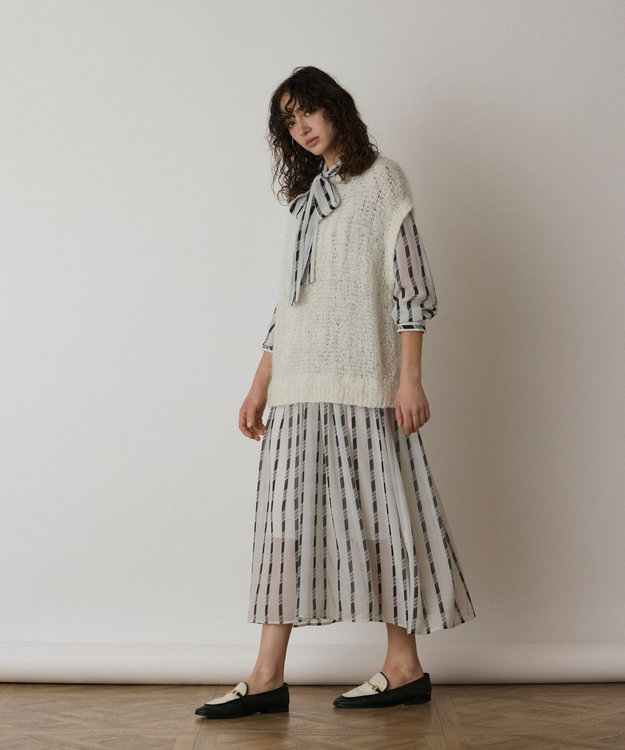 GRACE CONTINENTAL フィルムヤーンニットベスト ホワイト