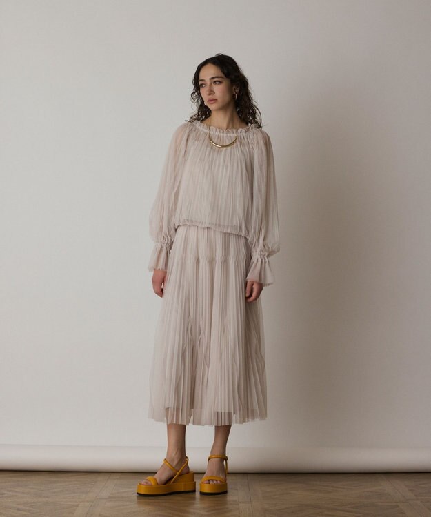 GRACE CONTINENTAL チュールプリーツトップ ベージュ