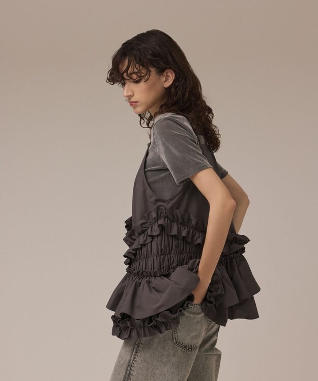 GRACE CONTINENTAL フリルキャミソール グレー