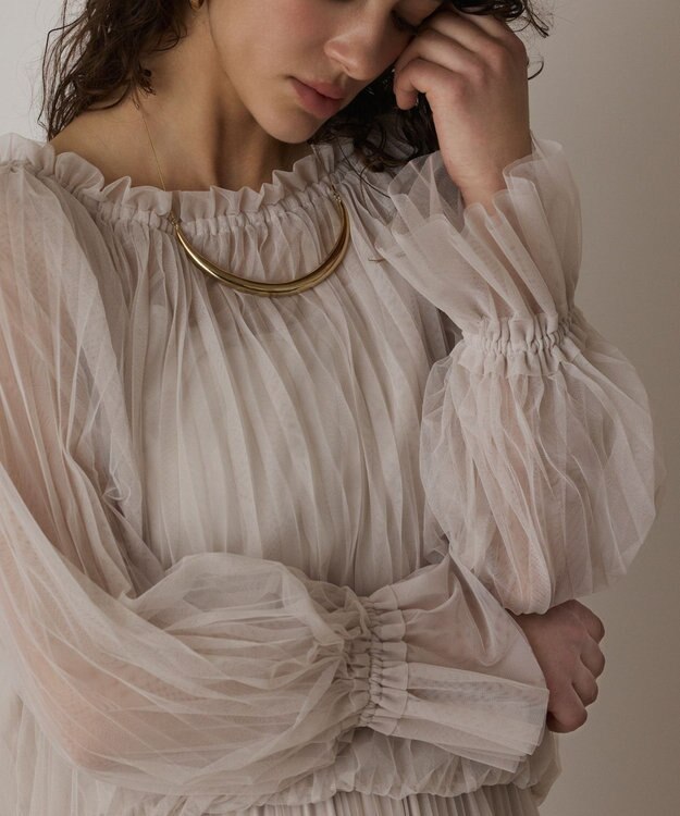 GRACE CONTINENTAL チュールプリーツトップ ベージュ