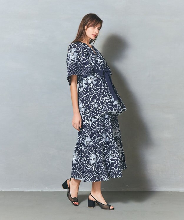GRACE CONTINENTAL ボタニカルカットワークスカート ネイビー