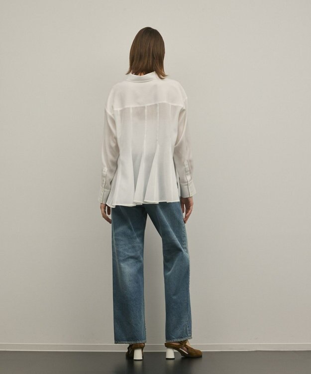 GRACE CONTINENTAL バックフレアシャツ ホワイト