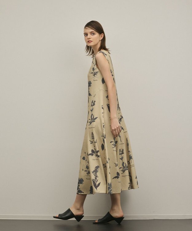 GRACE CONTINENTAL ボタニカルプリントフレアワンピース ベージュ