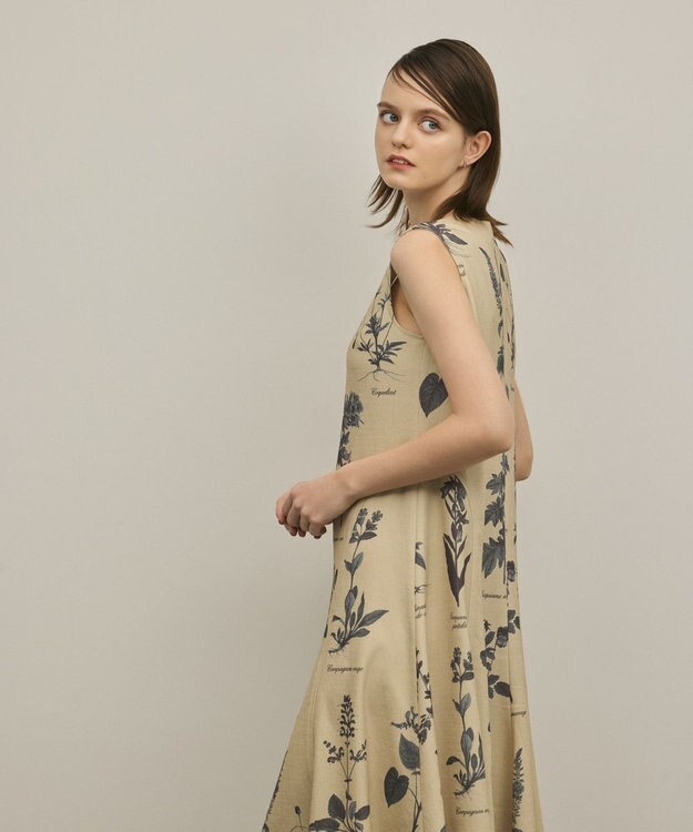 GRACE CONTINENTAL ボタニカルプリントフレアワンピース ベージュ