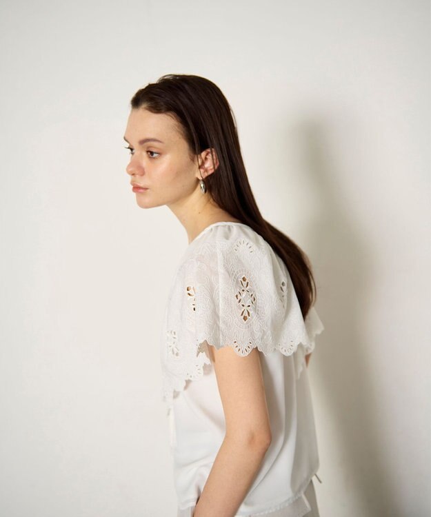 GRACE CONTINENTAL 刺繍ラッフルカラーノースリーブ トップ ホワイト