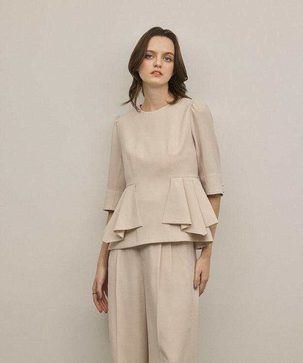 GRACE CONTINENTAL トリアセペプラムトップ ベージュ